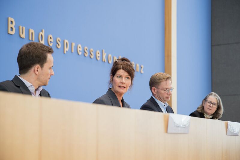 Datei:Die-brgerdebatte-zu-gerechten-steuern-und-finanzen 54546937658 o.jpg