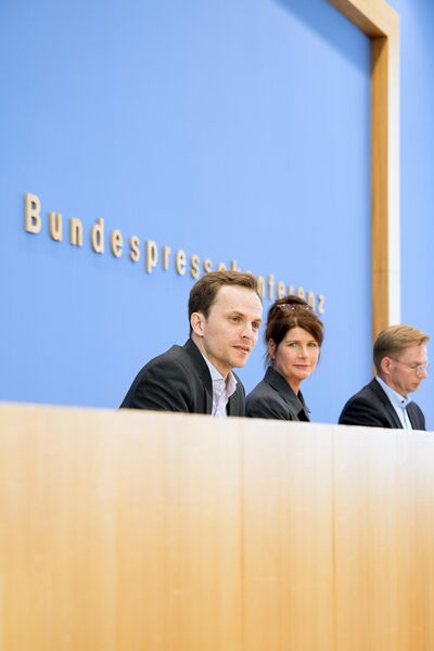 Datei:Die-brgerdebatte-zu-gerechten-steuern-und-finanzen 54545820927 o.jpg