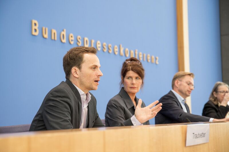 Datei:Die-brgerdebatte-zu-gerechten-steuern-und-finanzen 54546937888 o.jpg